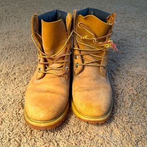 Women’s size 8 Timberland 6” leather Boots